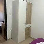 Sandra *