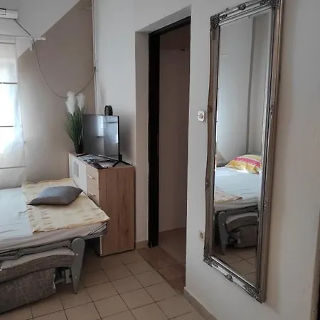 Sandra Apartment Vir