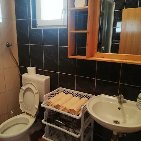 Sandra Apartment Vir